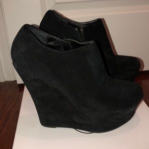 Steve Madden platform suade